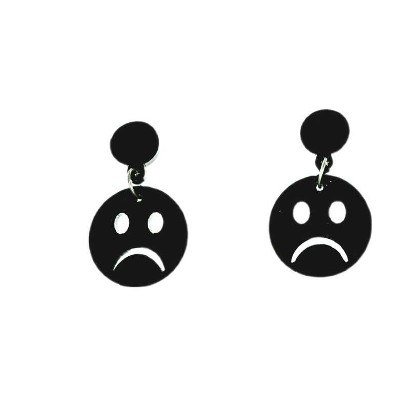 گوشواره دخترانه مدل ایموجی طرح غمگین