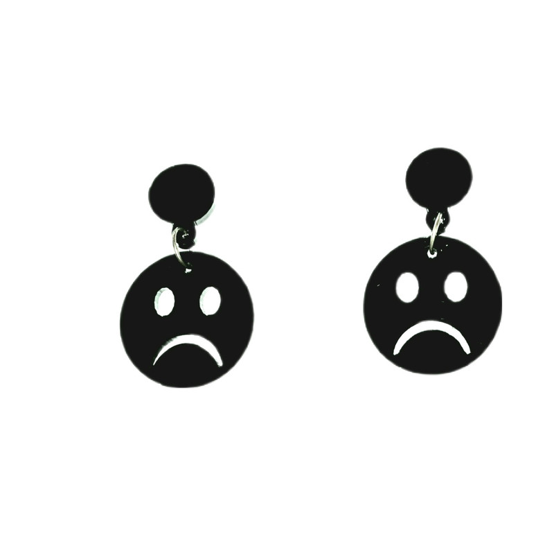 گوشواره دخترانه مدل ایموجی طرح غمگین