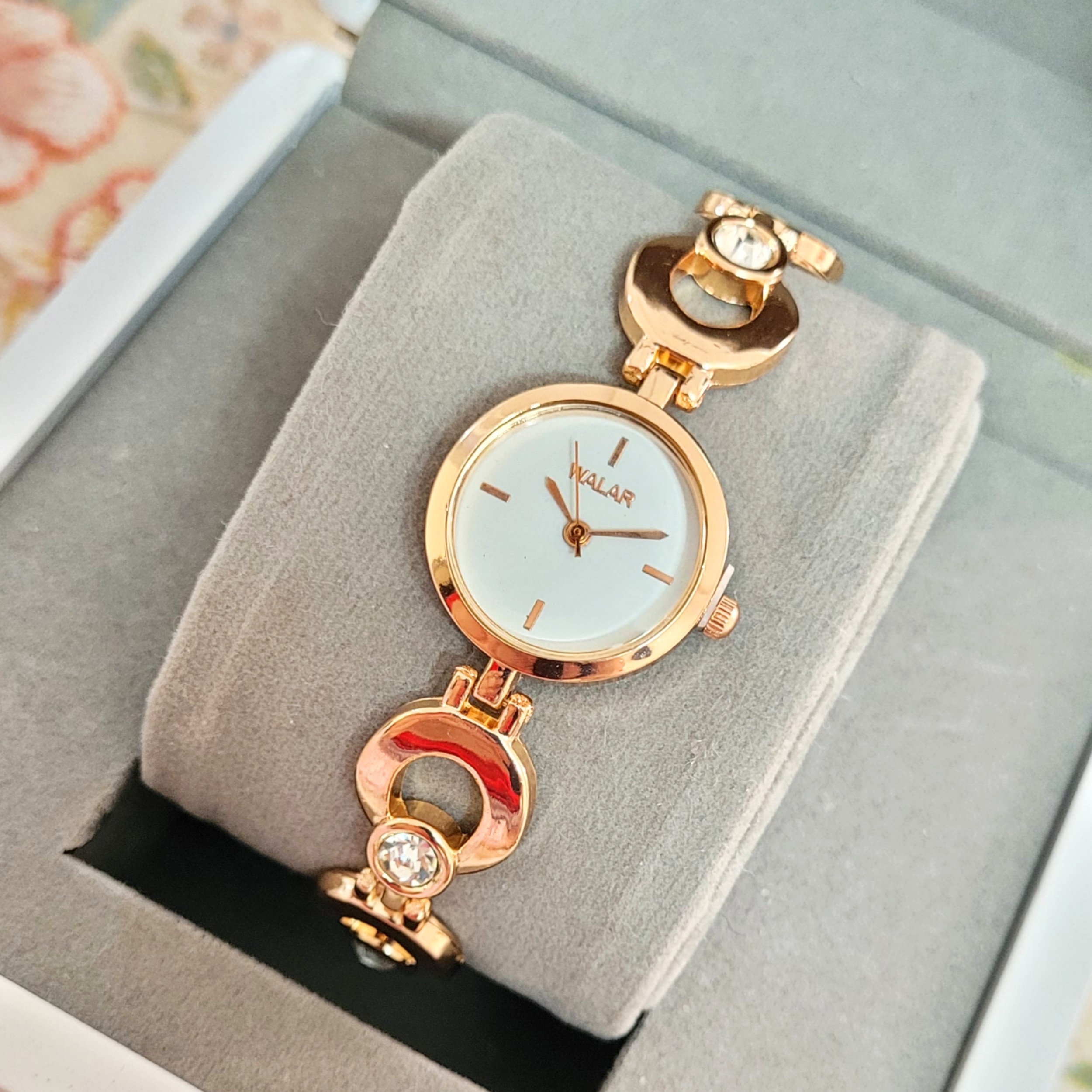 ساعت مچی عقربه ای دخترانه مدل ریوِلرِی کد 01 ساعت مچی عقربه ای دخترانه مدل ریوِلرِی کد 01