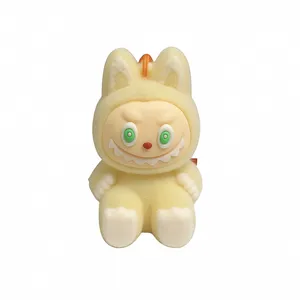 آویز عروسکی مدل لبوبو نشسته