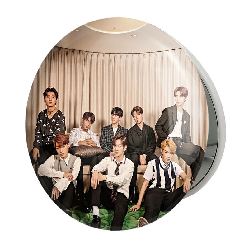 آینه جیبی خندالو طرح گروه ایتیز ATEEZ مدل تاشو کد 12305 