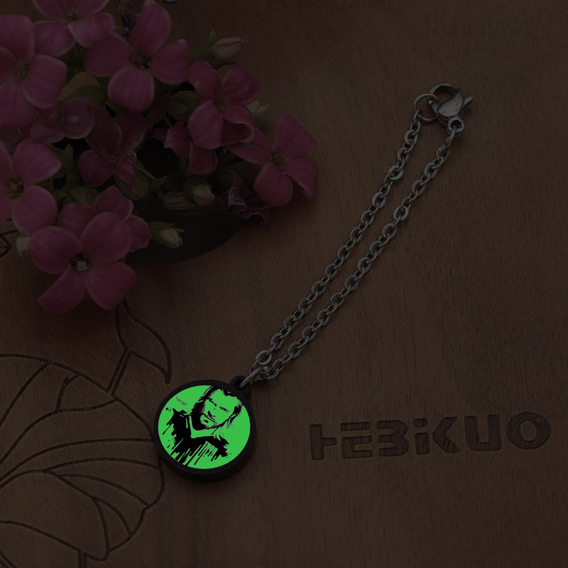 آویز ساعت زنانه ناکسیگو مدل شب تاب طرح ثور کد AW8936 آویز ساعت زنانه ناکسیگو مدل شب تاب طرح ثور کد AW8936