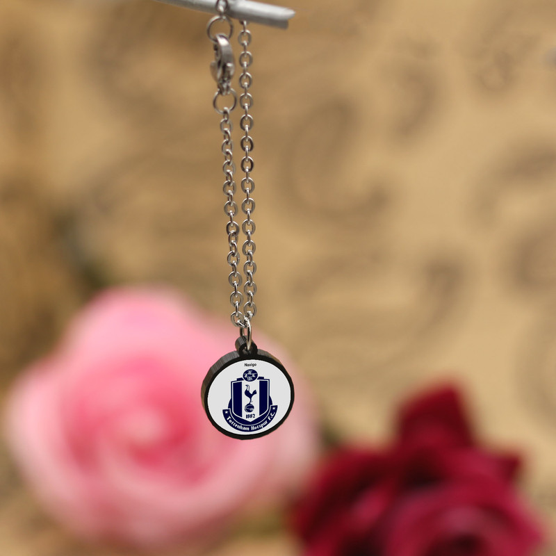 آویز ساعت زنانه ناکسیگو مدل شب تاب طرح تاتنهام کد AW8979