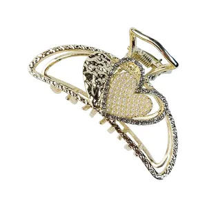 کلیپس مو زنانه طرح قلب نگین دار مدل 1431