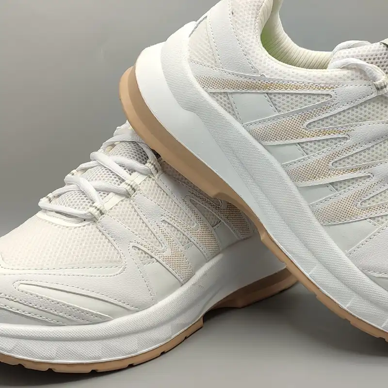 کفش پیاده روی زنانه مدل Vip رنگ سفید