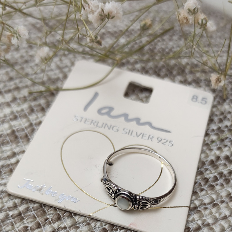 انگشتر نقره زنانه آی ام مدل ماه E2715 انگشتر نقره زنانه آی ام مدل ماه E2715