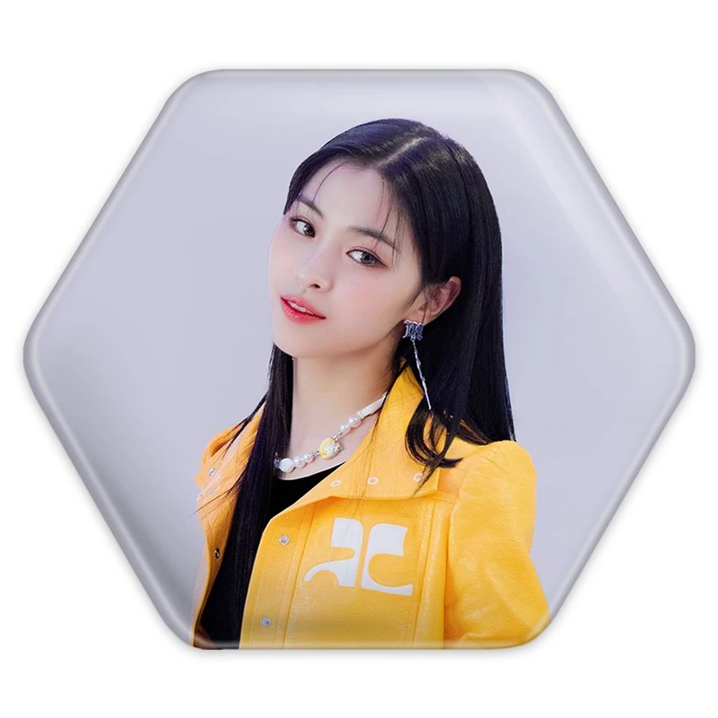 پیکسل خندالو طرح ریوجین گروه ایتزی ITZY مدل شش ضلعی کد 20177