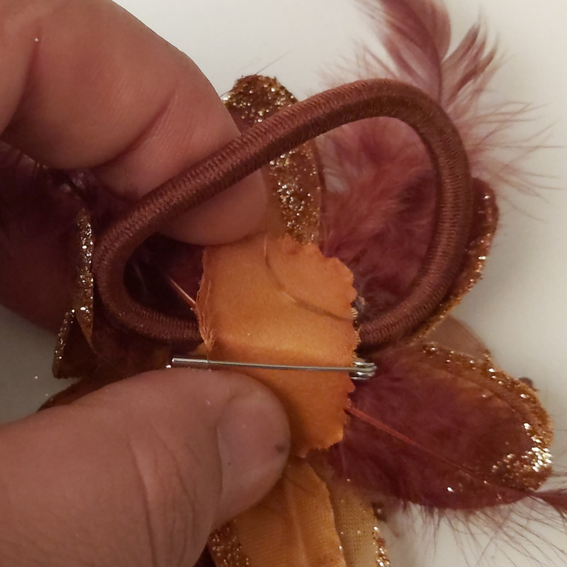 گل سینه دخترانه مدل پردار گل سینه دخترانه مدل پردار