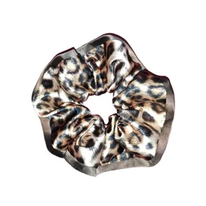 کش مو زنانه مدل اسکرانچي ساتن ابريشم طرح پلنگي 