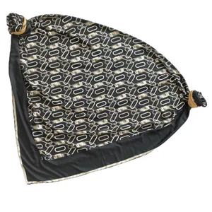 روسری زنانه فندی مدل ابریشم توییل قواره بزرگ زنجیره ای کد 83