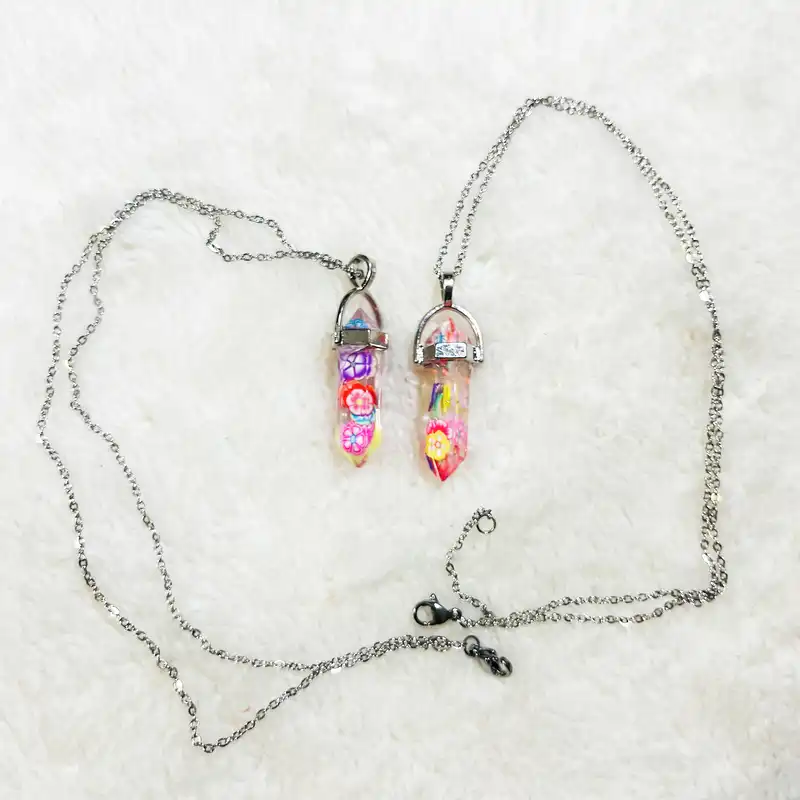 گردنبند زنانه مدل منشور رنگین گل