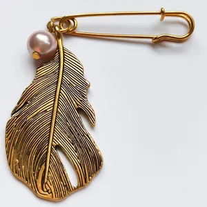 سنجاق سینه زنانه مدل برگ پاییز