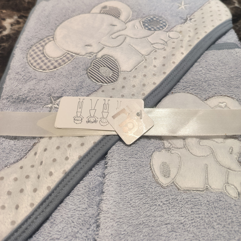 ست حوله نوزادی مادرکر طرح گلدوزی مدل Elephant and baby مجموعه 2 عددی