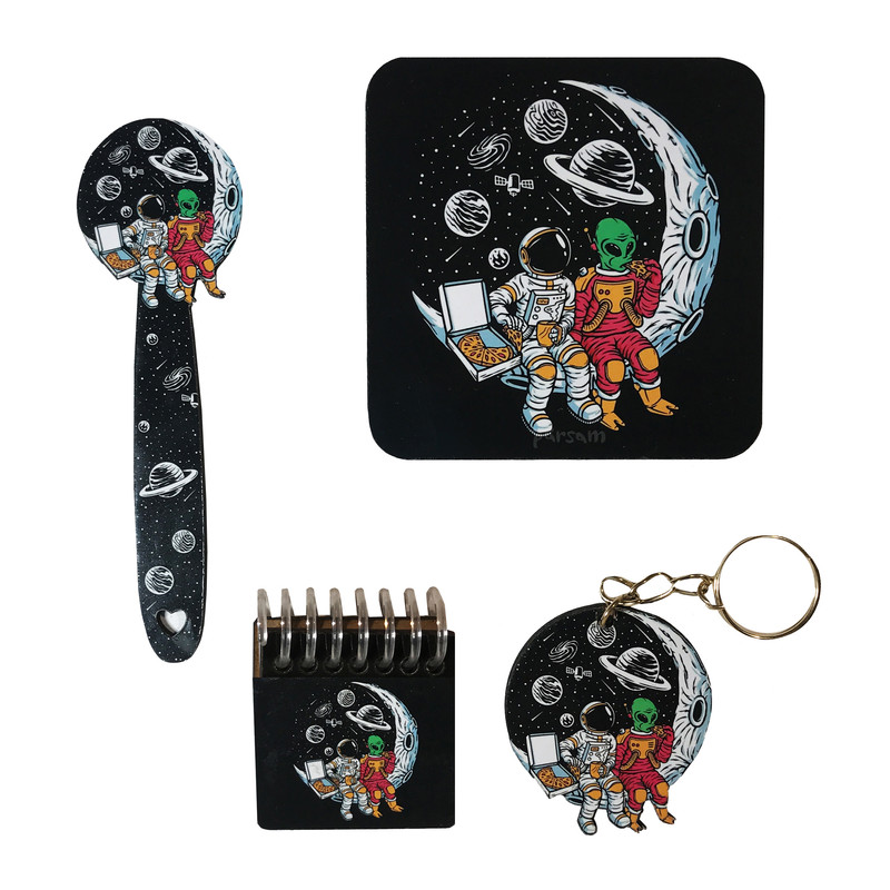 بسته لوازم تحریر طرح دوستان فضانورد و پیتزا مجموعه 4 عددی