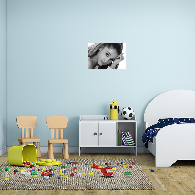 پوستر مدل 105