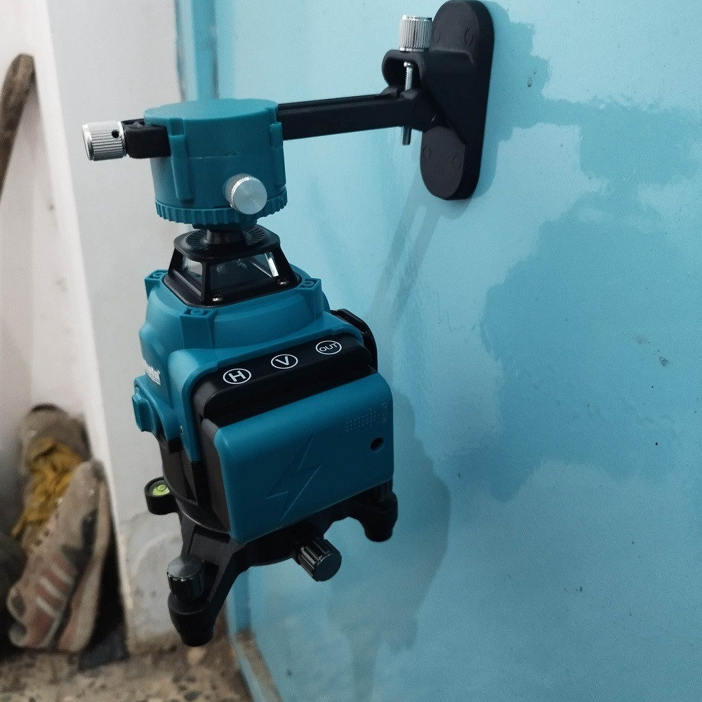 تراز لیزری تی ماکوتا مدل 4 بعدی نور سبز کد TM-4D19WF-1.30به همراه سه پایه
