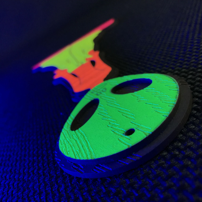دیوارکوب زیروبم مدل بلک لایت طرح Alien 03 دیوارکوب زیروبم مدل بلک لایت طرح Alien 03