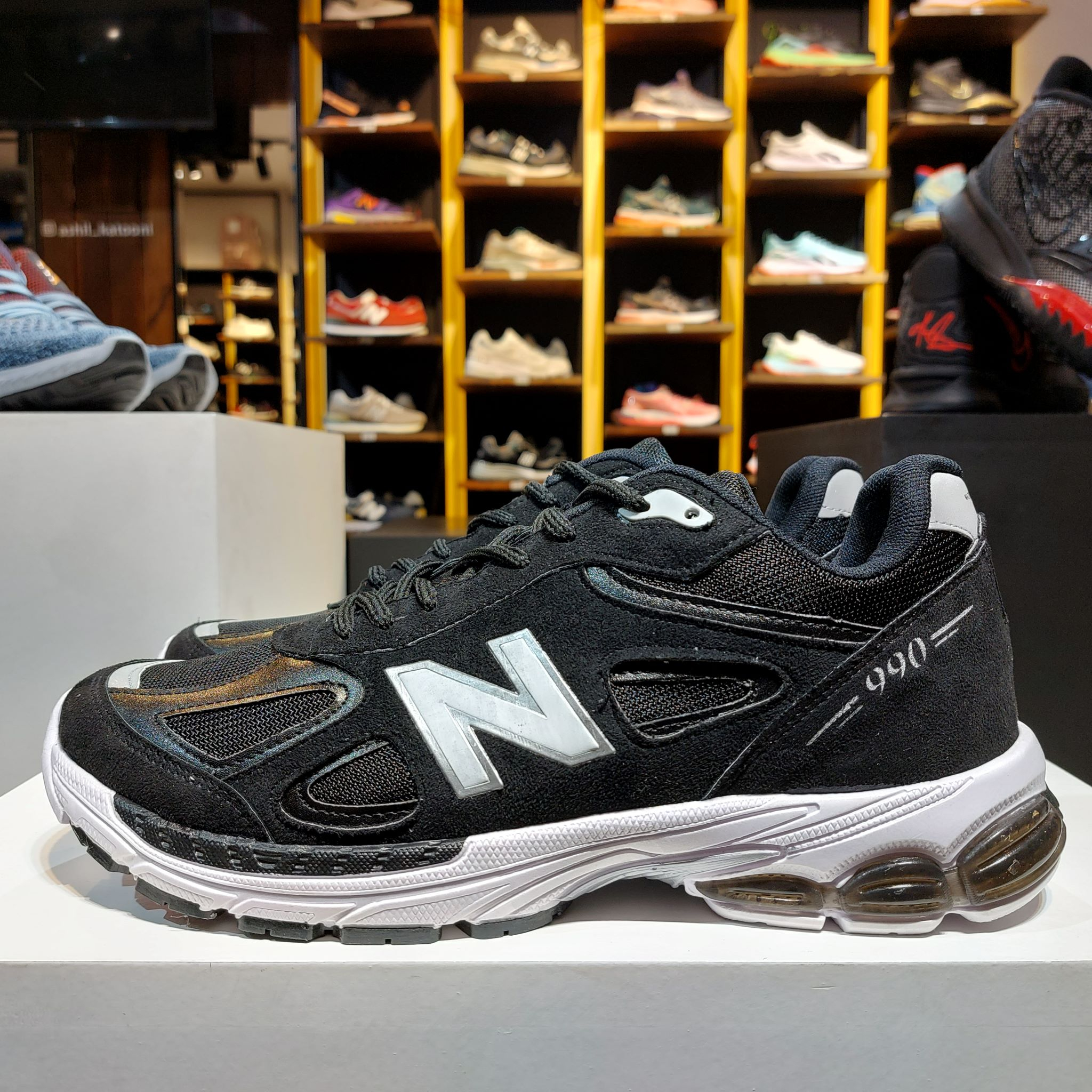 کفش پیاده روی مدل N990 bkwh-127001001