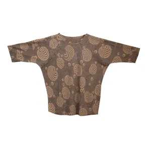 بلوز آستین سه ربع زنانه مدل آستین کیمونویی نگین دار رنگ نخودی