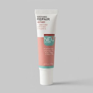 بالم لب مرطوبکننده و آبرسان نئودرم مدل Soothing Repair حجم 15 میلیلیتر با عصاره آلوئهورا، شیباتر و ویتامین E مناسب پوست خشک و حساس بدون الکل و پارابن