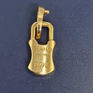 آویز گردنبند طلا 18 عیار زنانه مدل TIFANI گالری یارطلا کد PLLOCK08