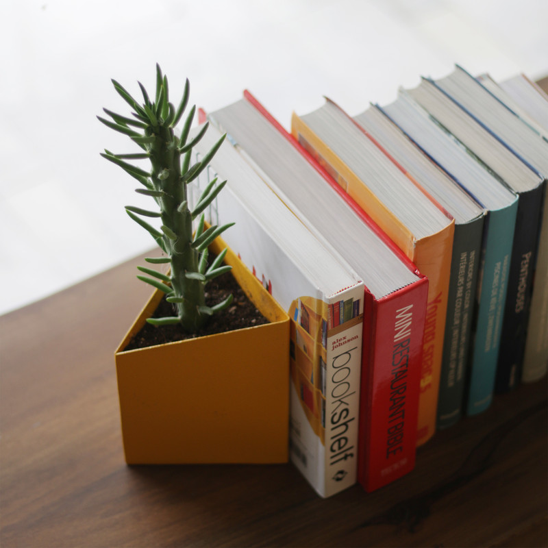 گلدان مدل Triangle-MEDIUM گلدان مدل Triangle-MEDIUM