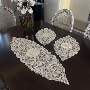 ست رومیزی 3 تکه مدل قیطان طرح گلبرگ