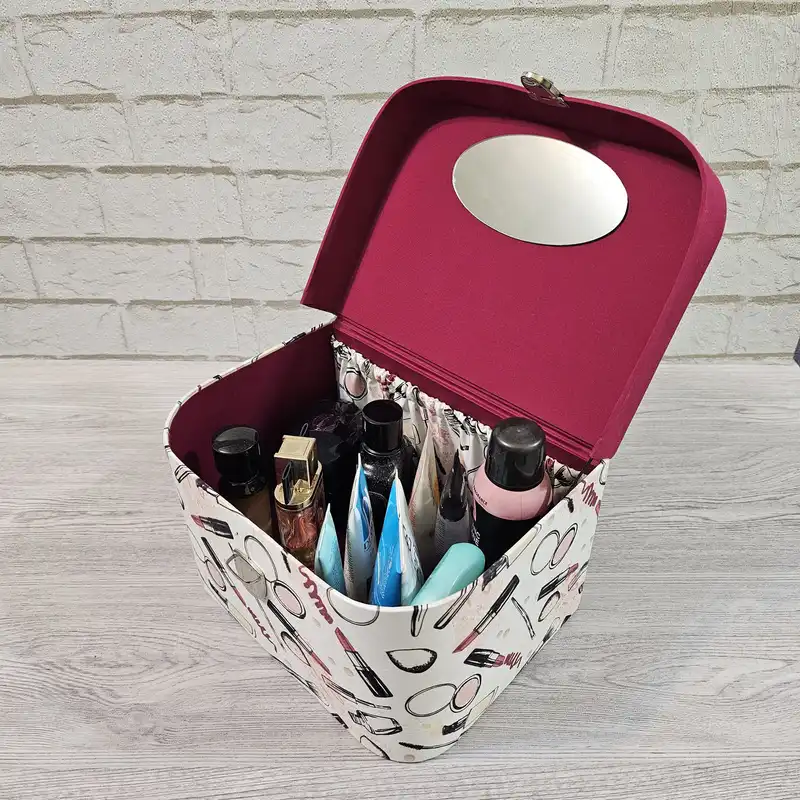 جعبه هدیه مدل چمدانی طرح میکاپ