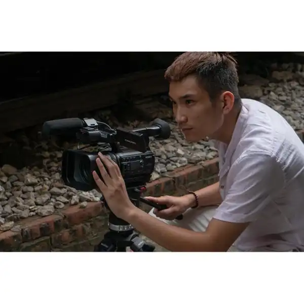 دوربین فیلم برداری سونی مدل HXR-NX200