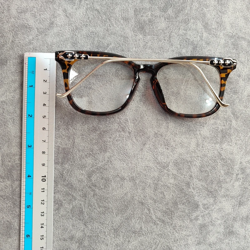 عکس شماره 15 : فریم عینک طبی مدل ویفرر کائوچو پلنگی کد 0166