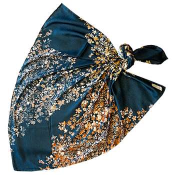 روسری زنانه لئونارد مدل ابریشم مجلسی طرح یاس کد 00390