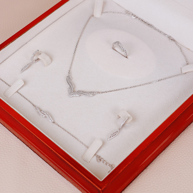 ست نقره زنانه جی تی ای مدل جی نایس 25 ست نقره زنانه جی تی ای مدل جی نایس 25