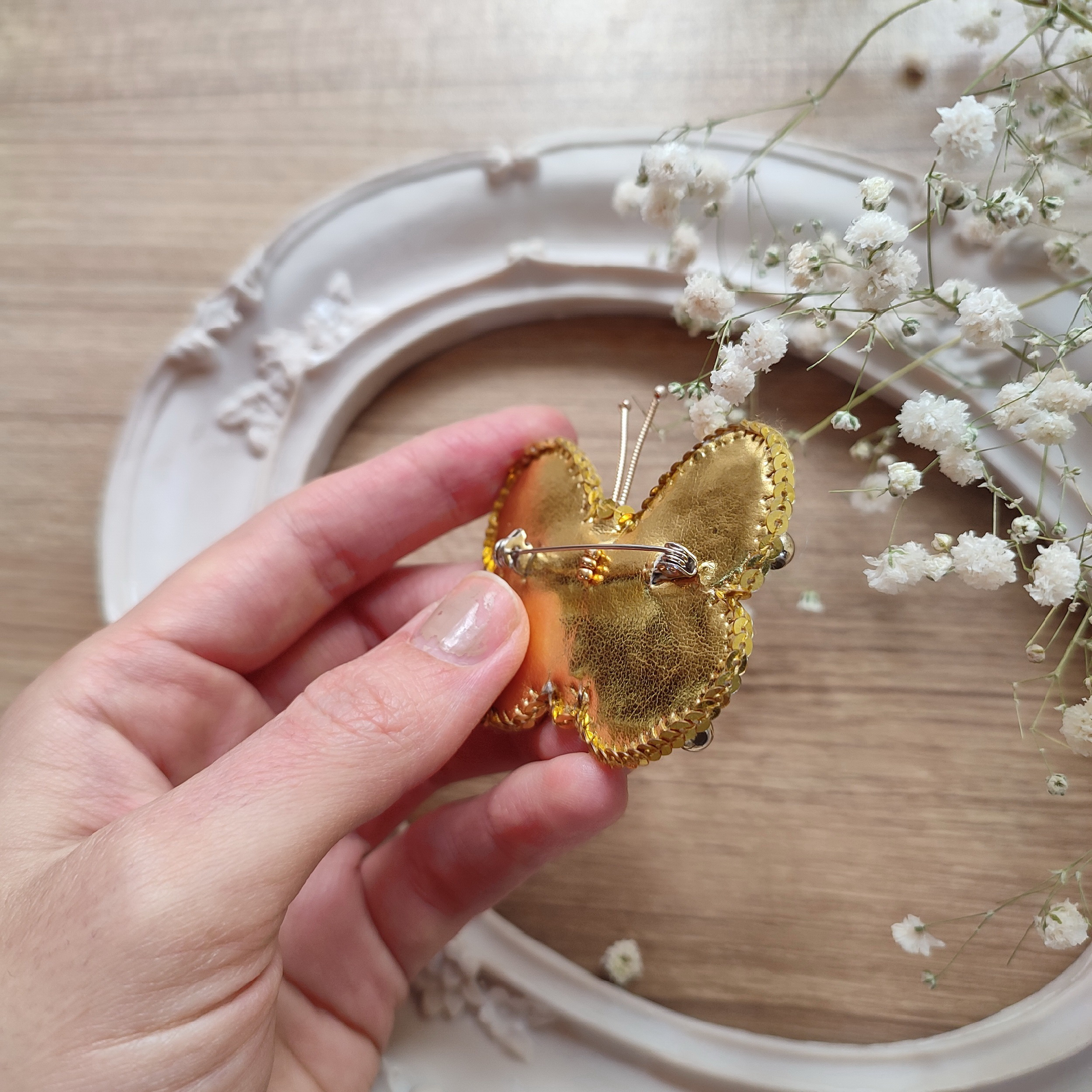 سنجاق سینه دست ساز زنانه مدل پروانه