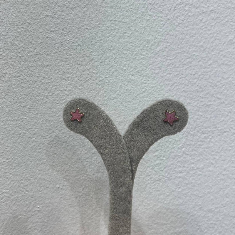 گوشواره میخی طلا 18 عیار دخترانه الی گالری مدل ستاره دریایی مینایی