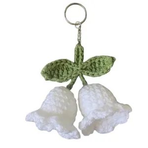 جاکلیدی بافتنی مدل گل سفید کلاسیک