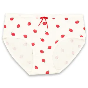 شورت زنانه مدل فانتزی طرح توت فرنگی