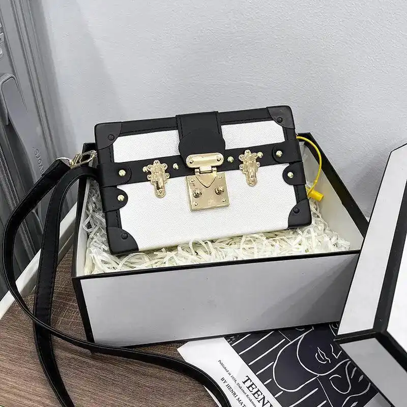 کیف دوشی زنانه مدل  fd-27 طرح باکس