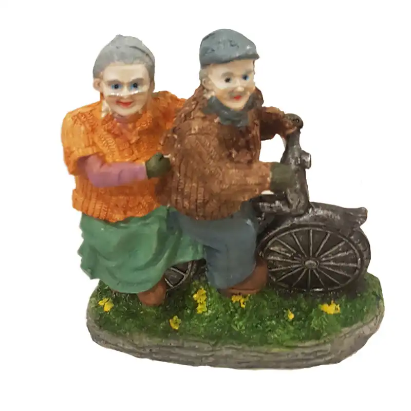 مجسمه مدل پیر زن و پیر مرد دوچرخه سوار