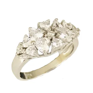 انگشتر نقره زنانه مدل سوپر لوگس جواهری مزین به نگین های قلبی اتریشی