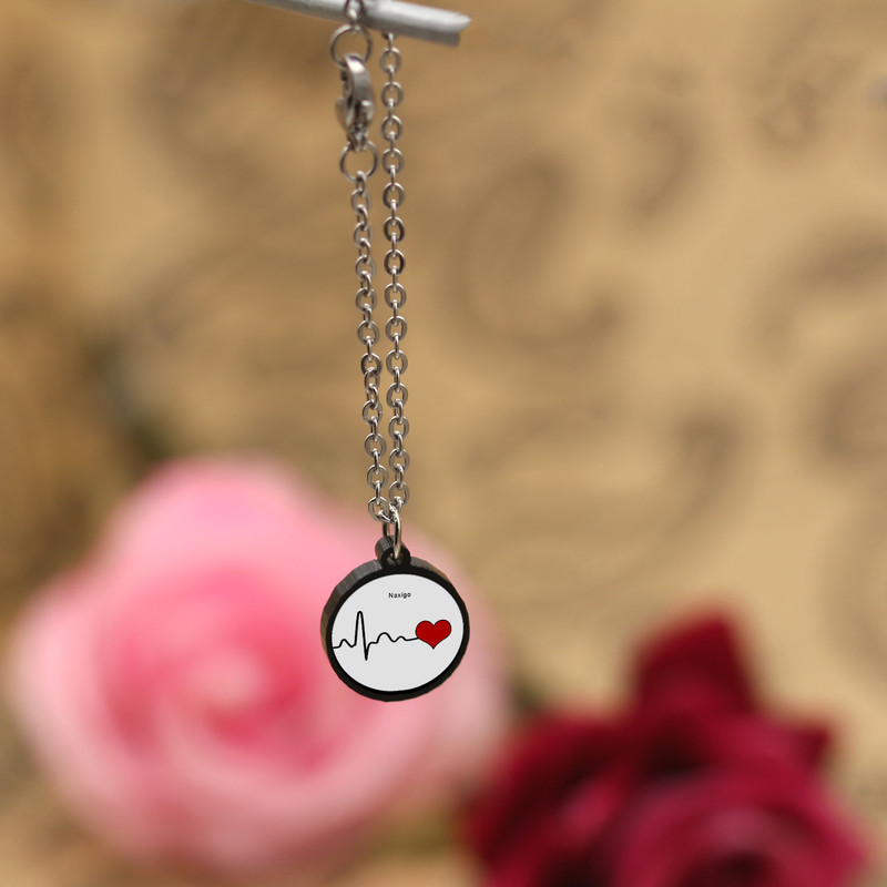 آویز ساعت زنانه ناکسیگو مدل شب تاب طرح ضربان قلب کد AW7283