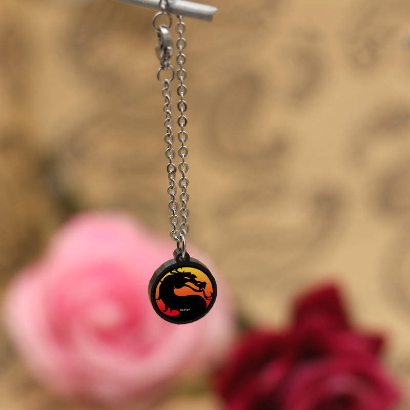 آویز ساعت زنانه ناکسیگو مدل شب تاب طرح مورتال کامبت کد AW9047 آویز ساعت زنانه ناکسیگو مدل شب تاب طرح مورتال کامبت کد AW9047