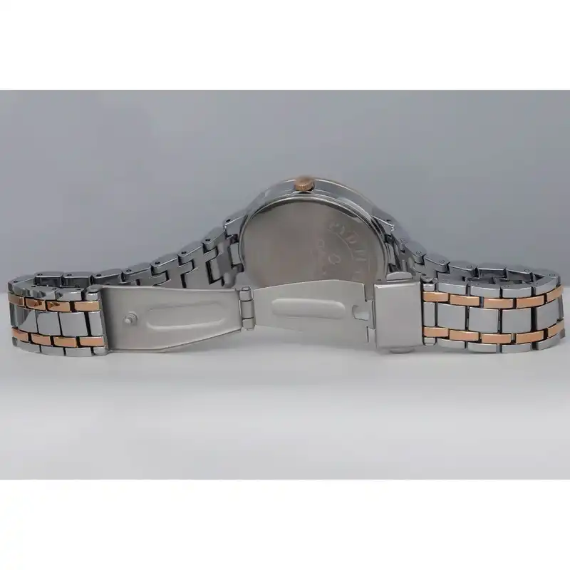 ساعت مچی عقربه ای زنانه اوماکس مدل OOYY008N012