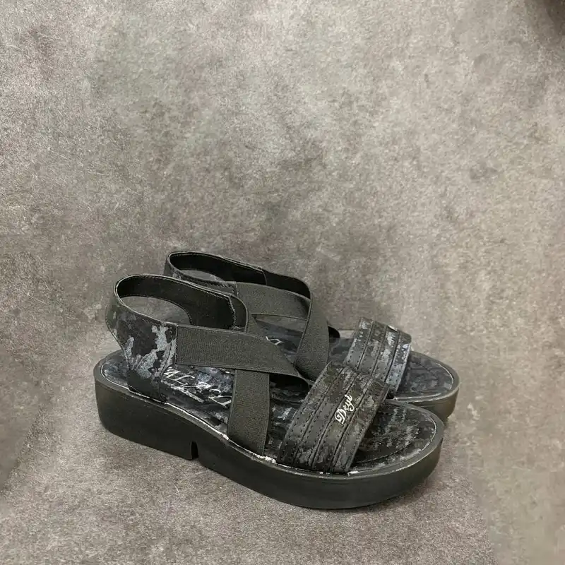 صندل زنانه مدل آماریا