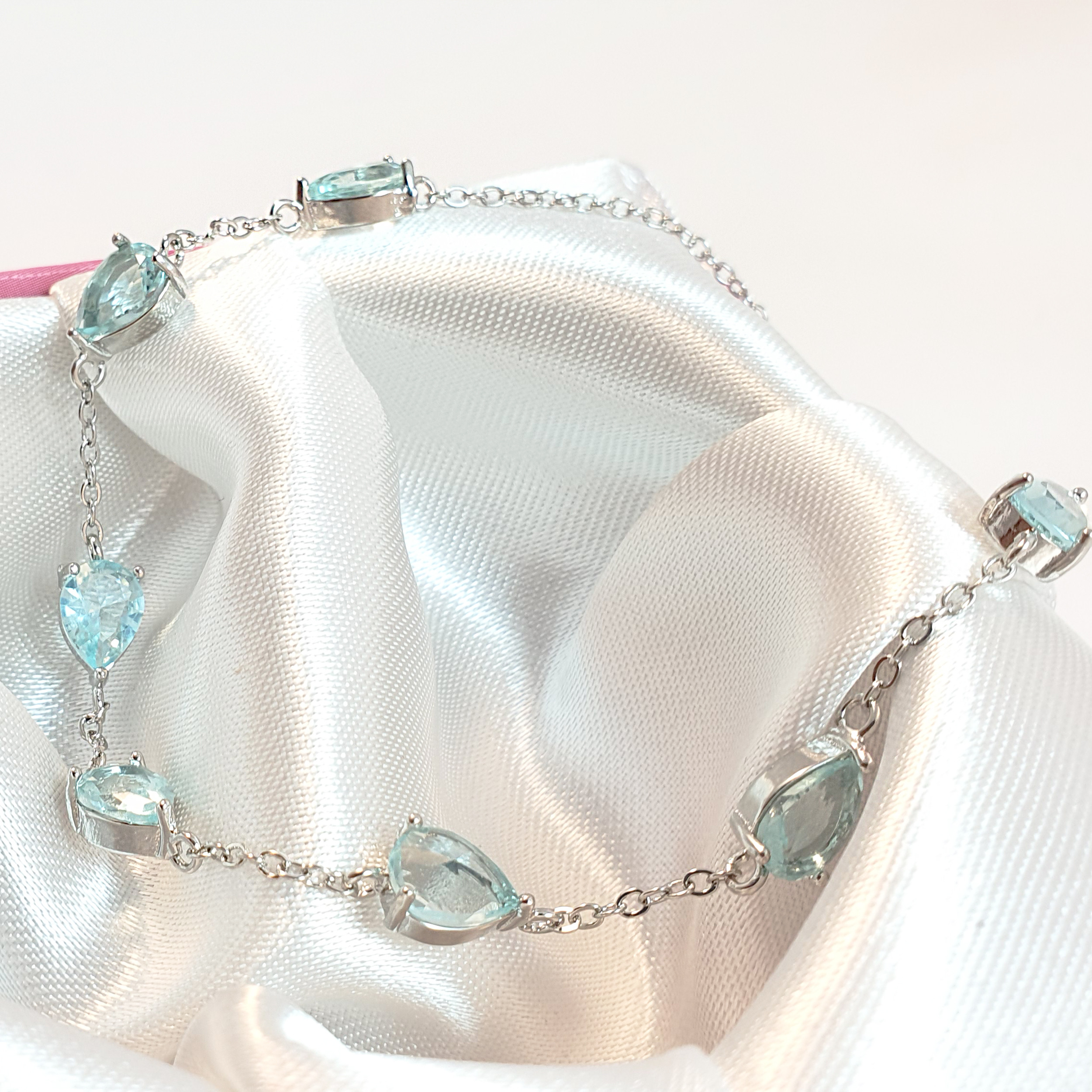 پابند زنانه مدل جواهری نگین اشکی r1003