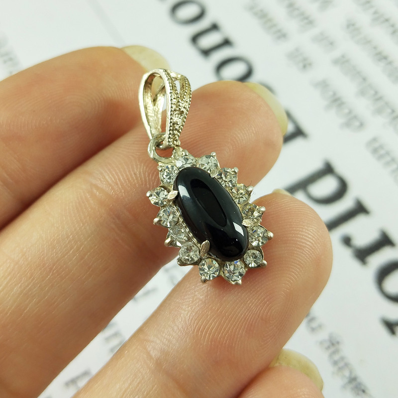 آویز گردنبند نقره زنانه سلین کالا مدل عقیق اونیکس کد 117 آویز گردنبند نقره زنانه سلین کالا مدل عقیق اونیکس کد 117