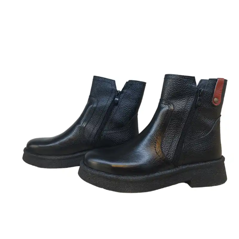 نیم بوت زنانه مدل مانلی پفکی چرم طبیعی رنگ مشکی