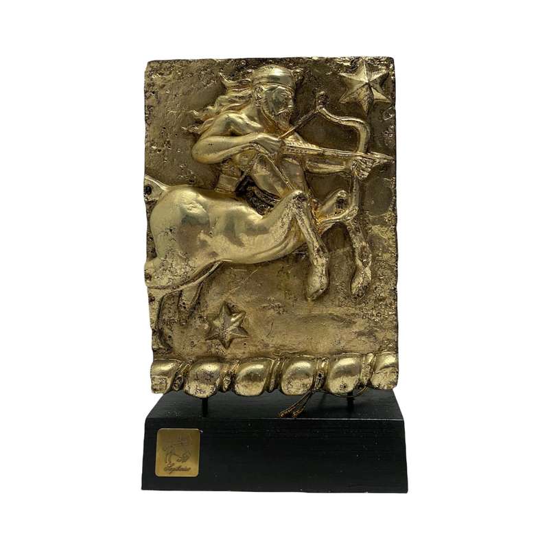 تندیس مدل ماه آذر