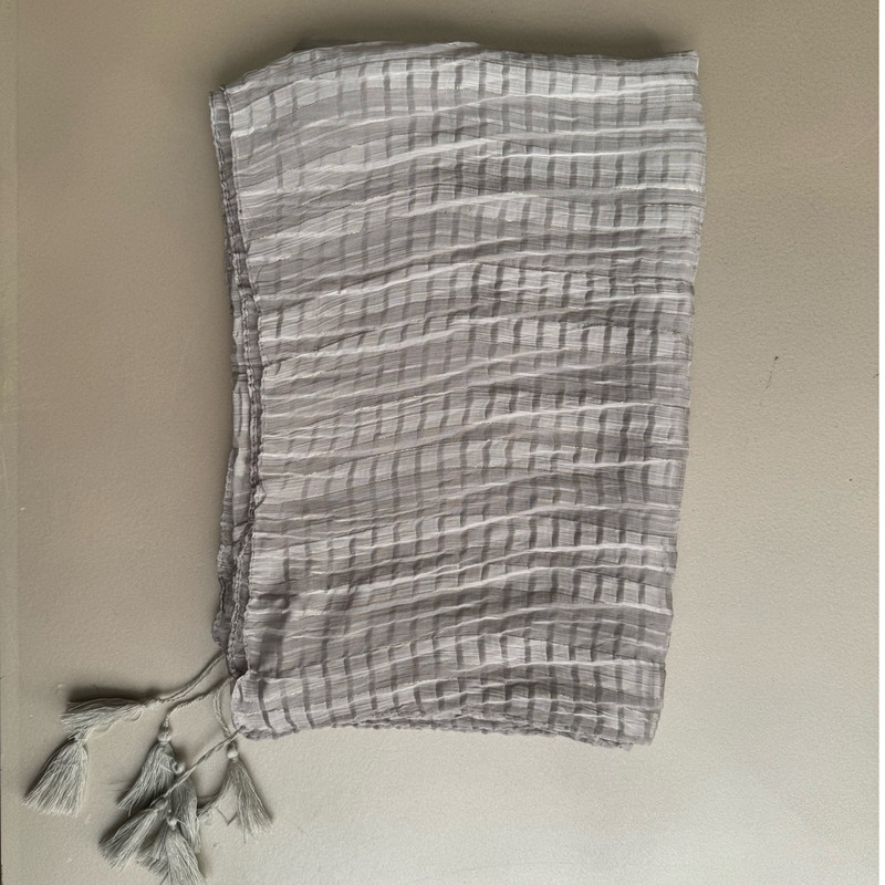 شال زنانه مدل حریر پلیسه راه راه شاین دار منگوله دار