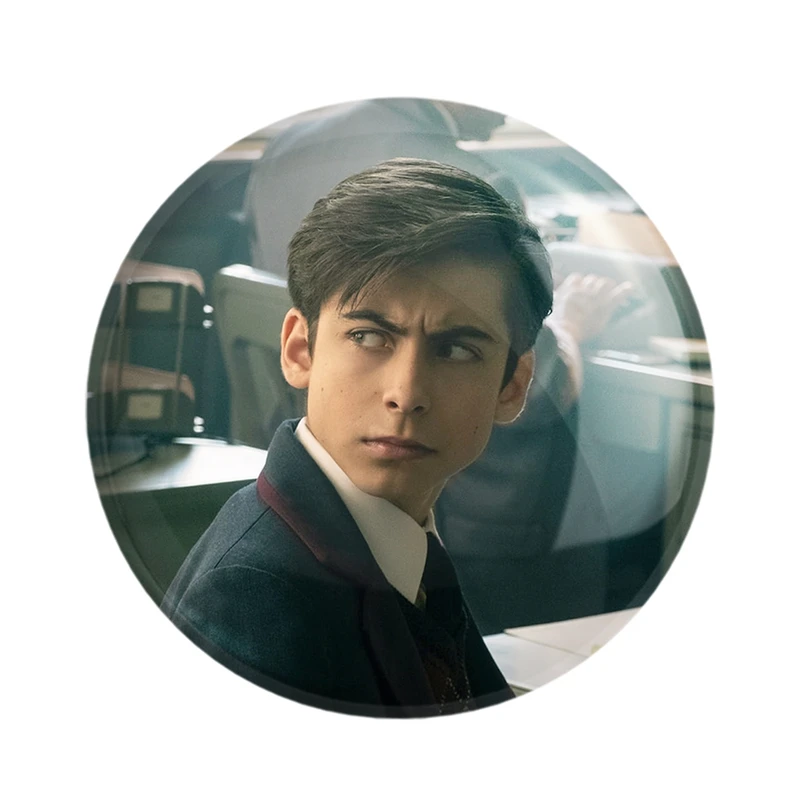 مگنت خندالو مدل شماره پنج سریال آکادمی آمبرلا The Umberella Academy کد 28545