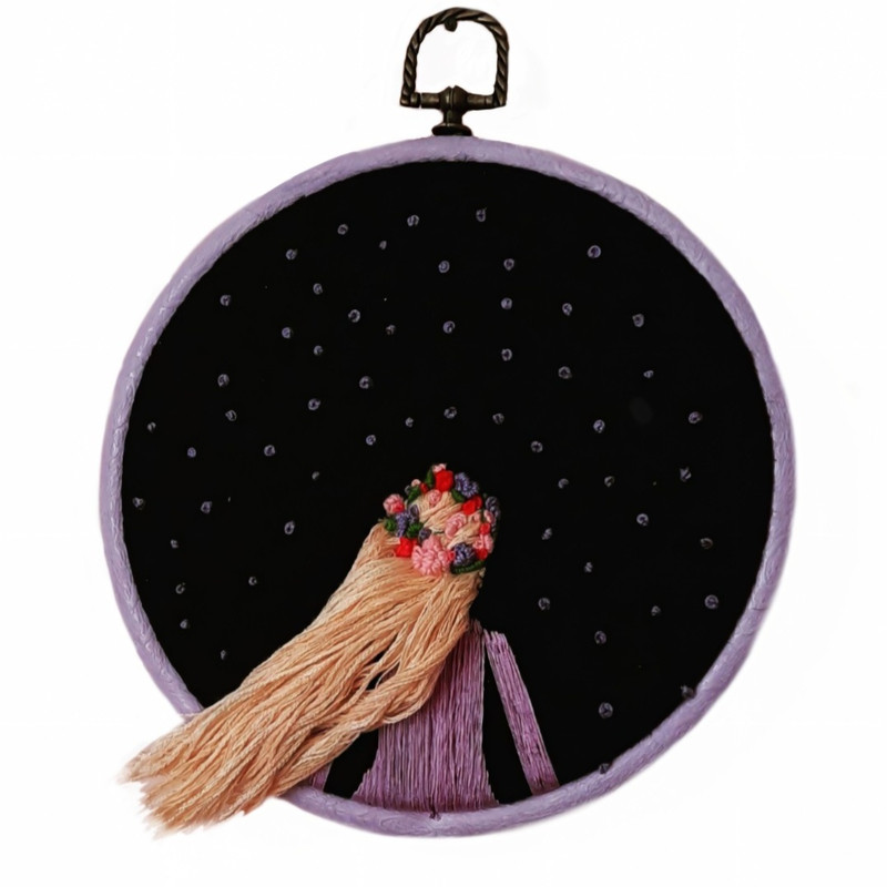 تابلو گلدوزی مدل دختر و آسمان